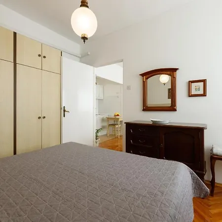 Old Town Apartman *