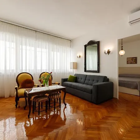 Old Town Apartamento *